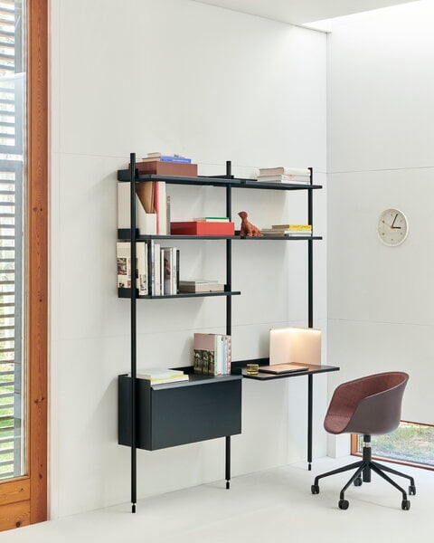 Pier_System_12_PS_black_powder_coated_steel_black_anodised_profiles_AAC_52_front_uph_Atlas_571_raisin_20_shell_black_base