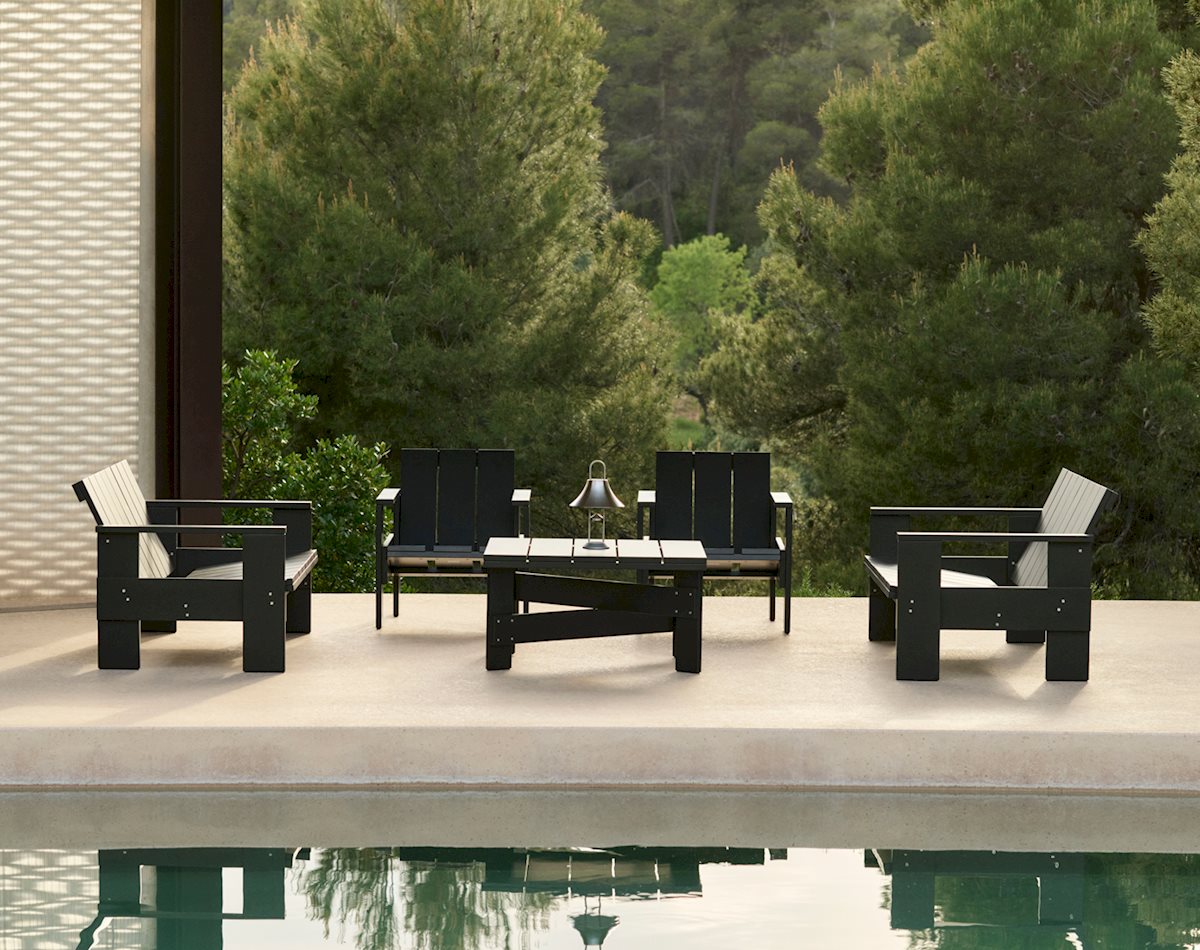crate-lounge-black-wb-lacquered-pinewood-collection_mousqueton-portable-stainless-steel_1390x1100