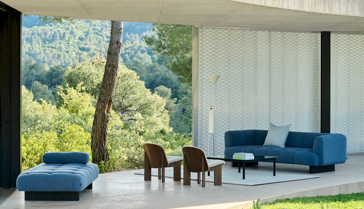 quilton-lift-3-seater-turf-blue_quilton-lift-daybed_twist-floor-lamp_1390x800